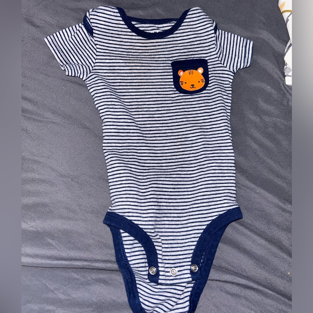 🌼2 for $5🌼 Tiger Pocket Onesie